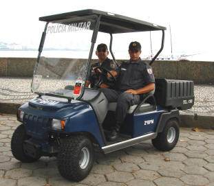 Carro elétrico da PM, usado exclusivamente no policiamento da Urca.